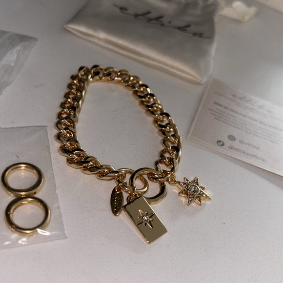 ETTIKA
Starry Charms Chain Link Bracelet Gold plated - Picture 4 of 4